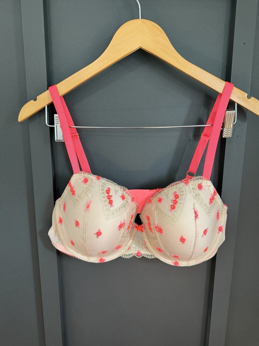 Victoria’s Secret Dream Angels Lined Demi Everyday Bra Womens Size 36DD Pink Tan